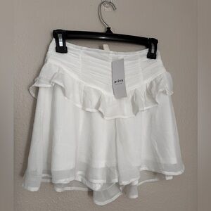 NWT  Privy Ivory Ruffle Skirt /Short Size S